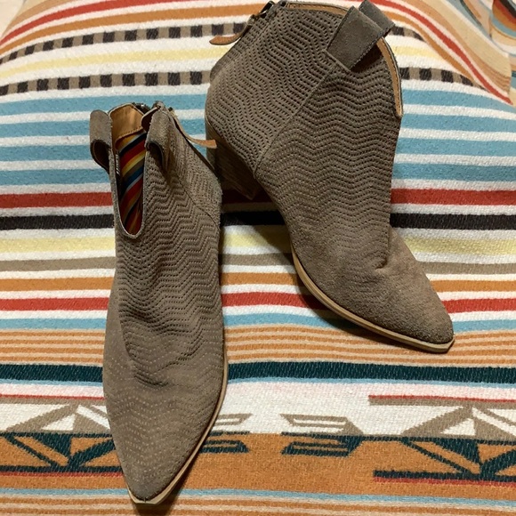 Dingo Leather Booties - Picture 1 of 9